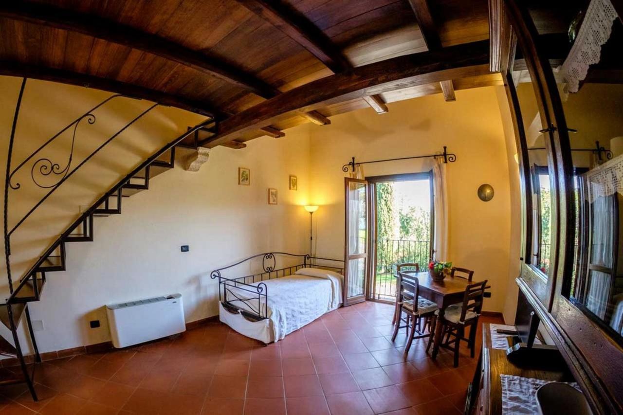 Agriturismo Poggio Corbello La Pesta Exterior foto